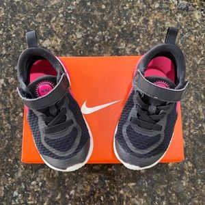 Nike Project Pod sneakers, little kid size 6c